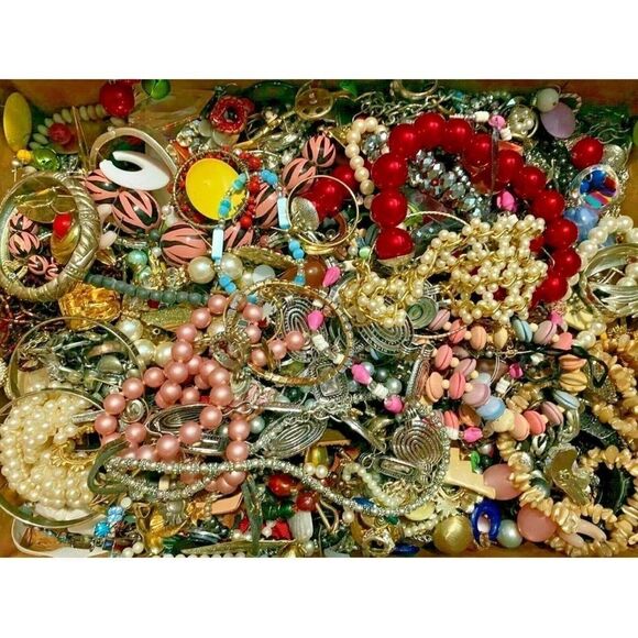 3 LB vintage jewelry lot- bulk jewelry bundle - Picture 10 of 14